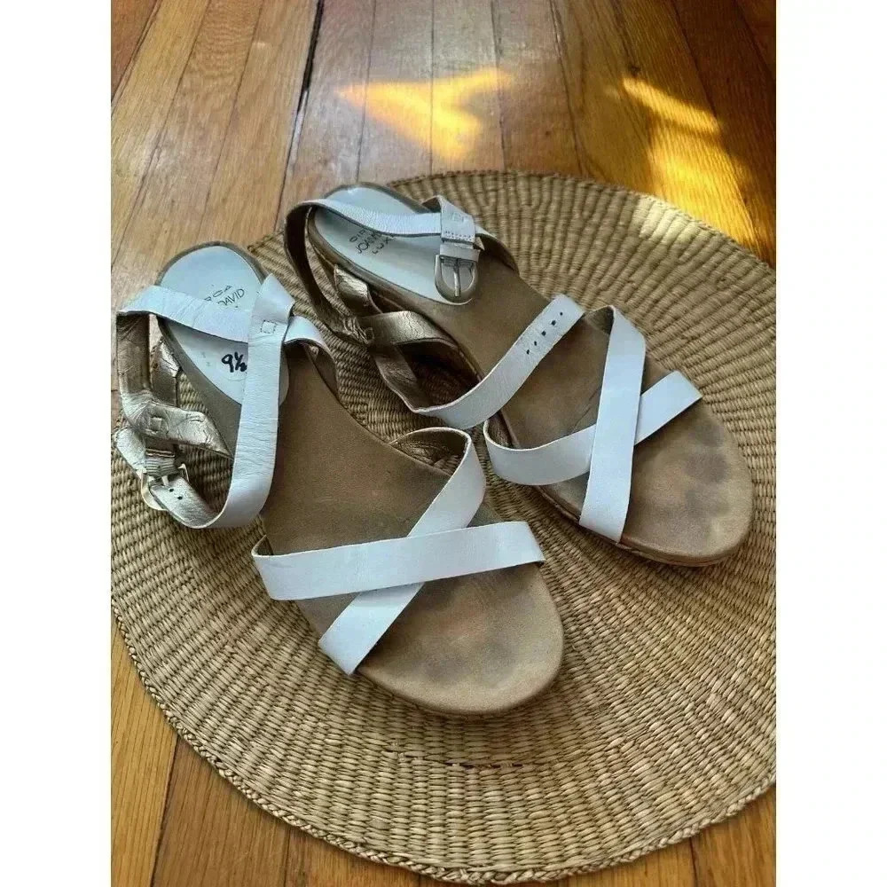 Circa Joan & David Luxe Women’s size 9.5 White heels